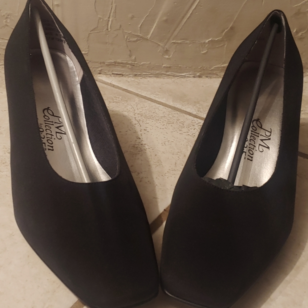 Size 8 Wide Heels PM Collection 925